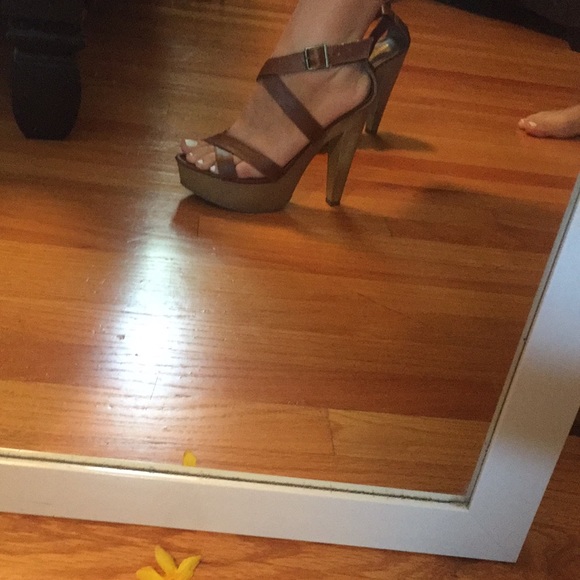 Shoes - Picture 2 of 4